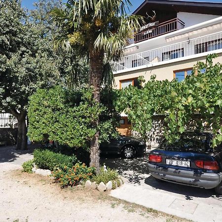 2 Bedroom Lovely Apartment In Starigrad Paklenica Exteriör bild