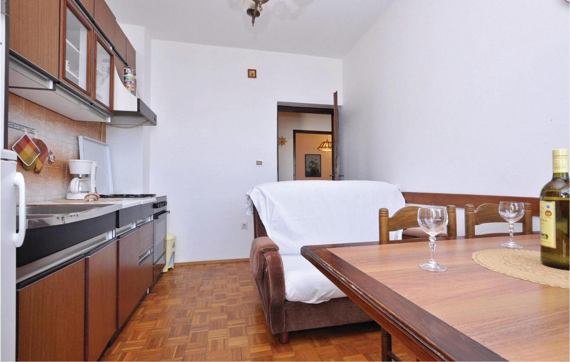 2 Bedroom Lovely Apartment In Starigrad Paklenica Exteriör bild