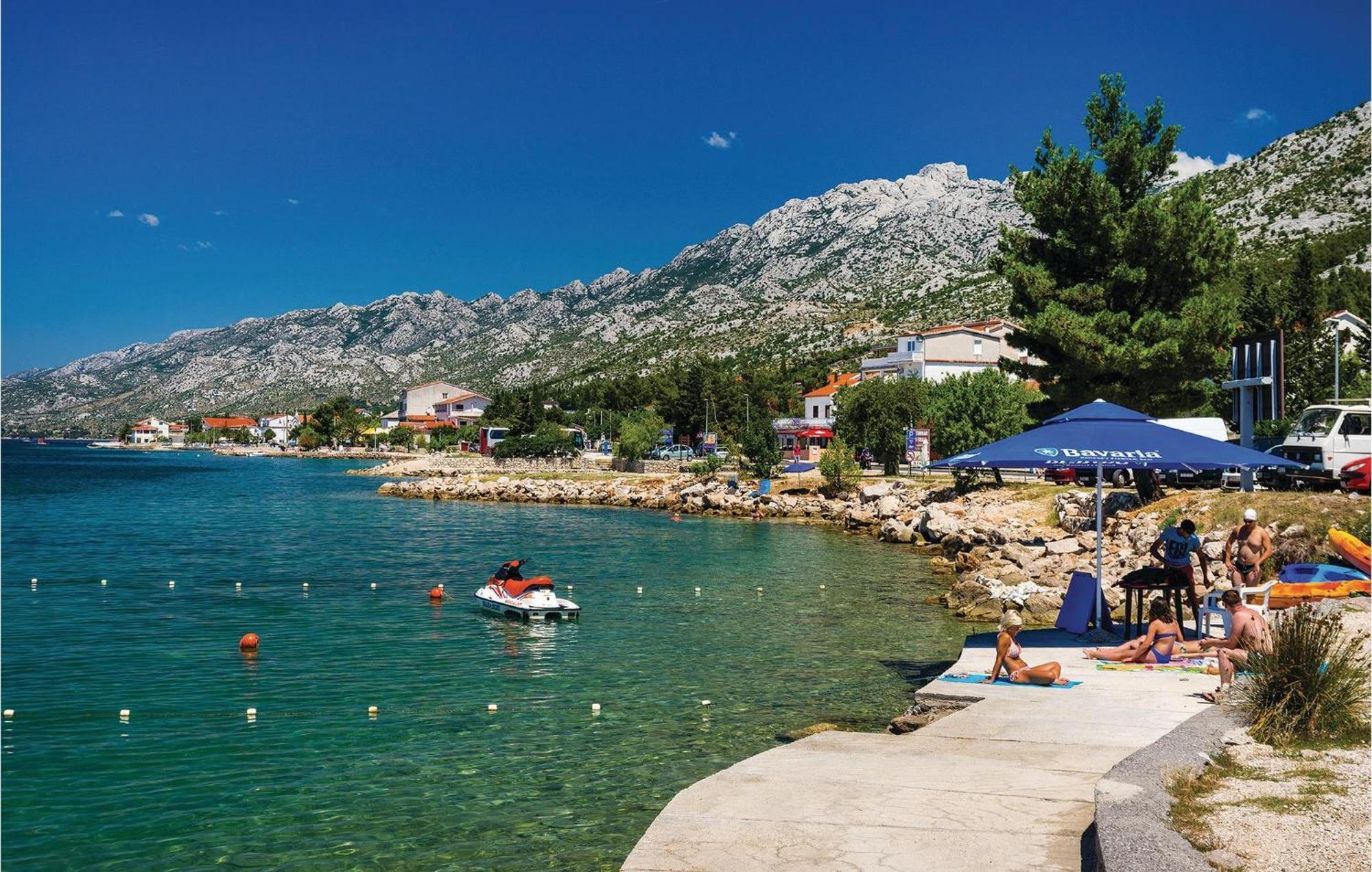 2 Bedroom Lovely Apartment In Starigrad Paklenica Exteriör bild
