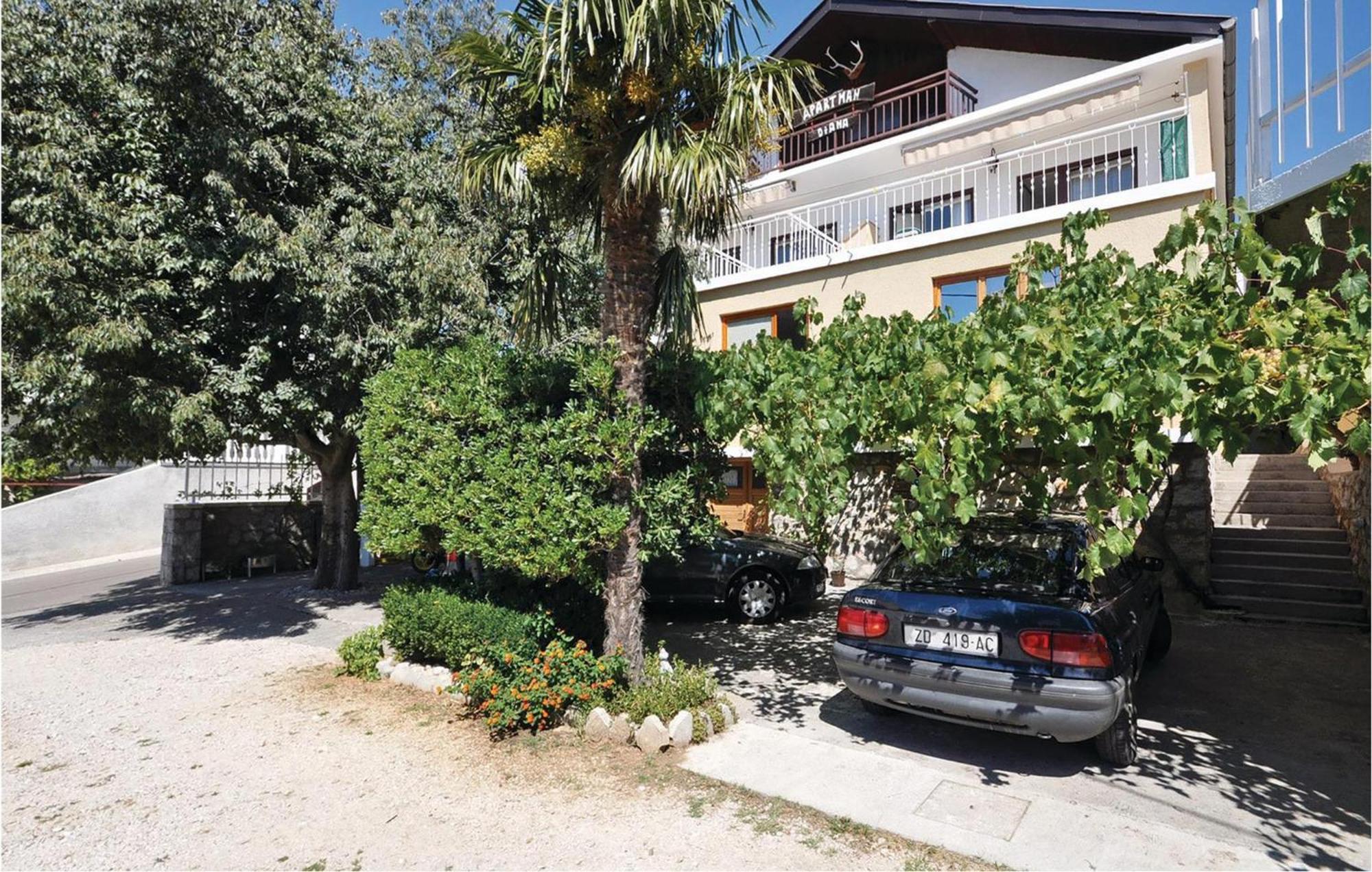 2 Bedroom Lovely Apartment In Starigrad Paklenica Exteriör bild